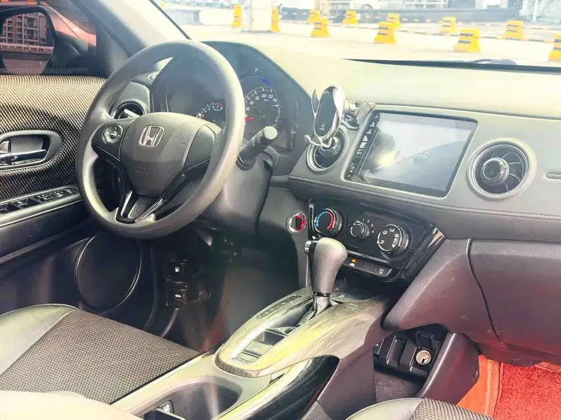 Vehicle photo 7