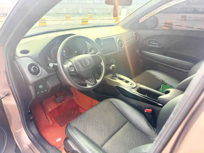 Vehicle photo 9