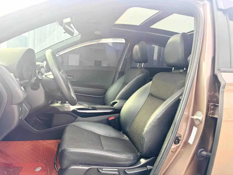 Vehicle photo 10