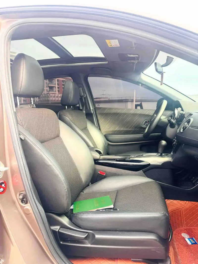 Vehicle photo 11
