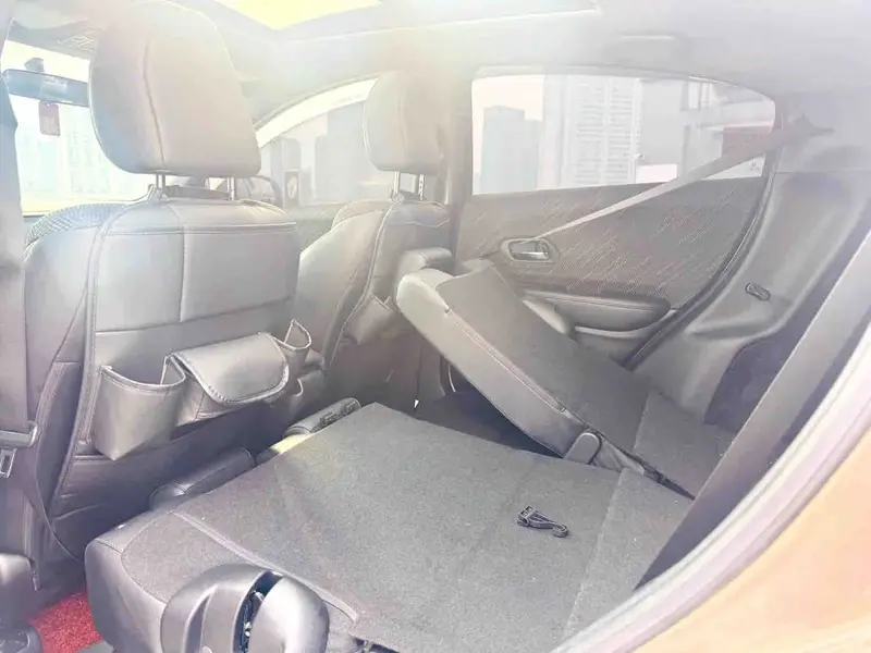 Vehicle photo 12