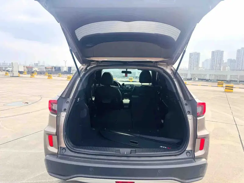 Vehicle photo 13