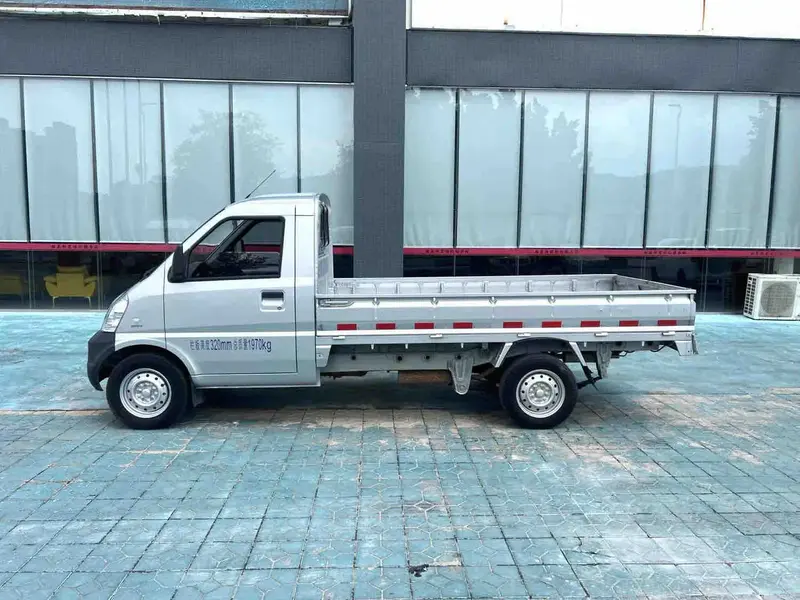 Vehicle photo 3