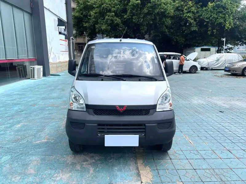 Vehicle photo 4