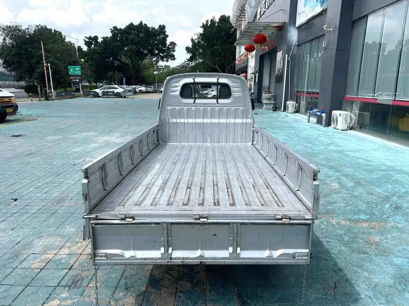 Vehicle photo 5