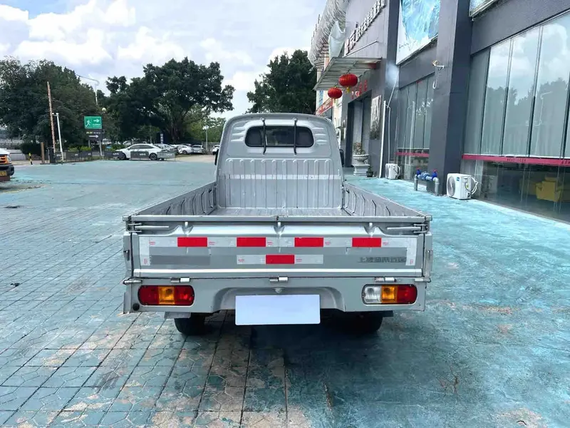 Vehicle photo 6