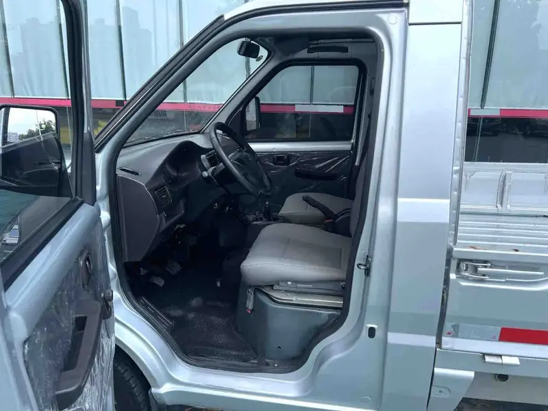 Vehicle photo 7