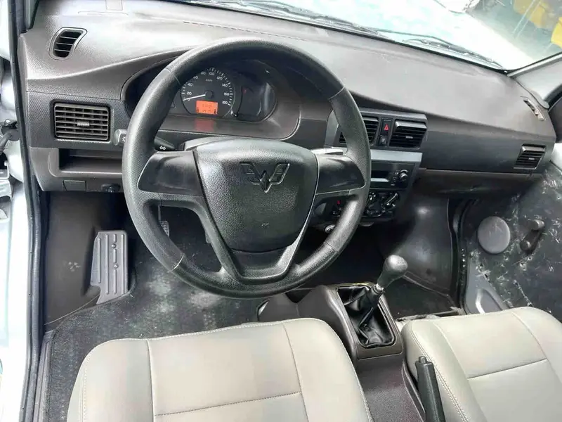 Vehicle photo 8