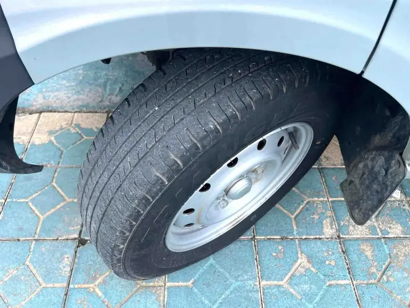 Vehicle photo 10