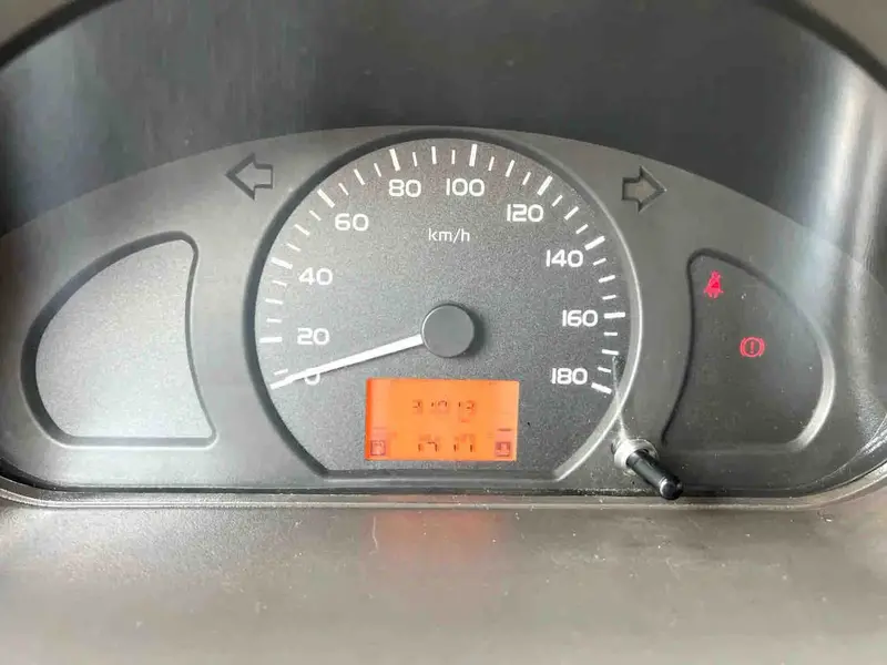 Vehicle photo 11