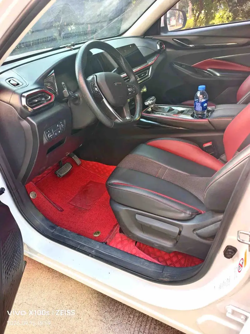 Vehicle photo 2
