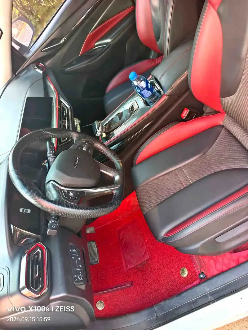 Vehicle photo 3