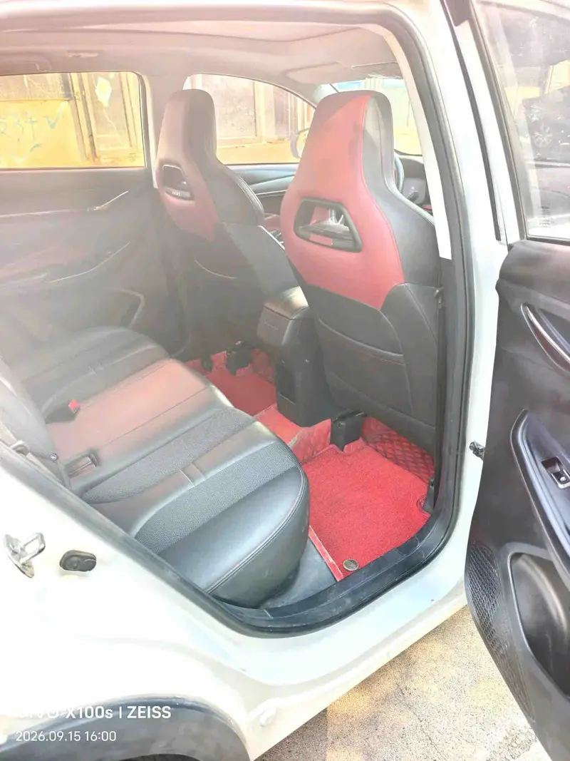 Vehicle photo 4