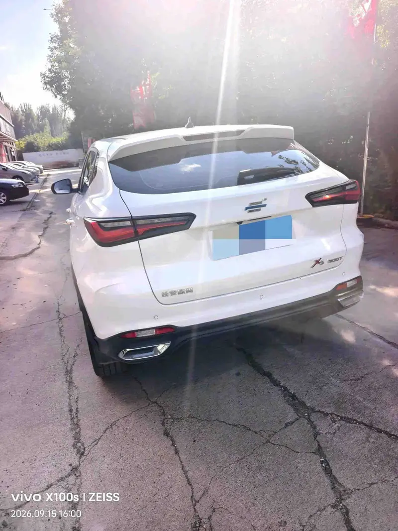 Vehicle photo 5
