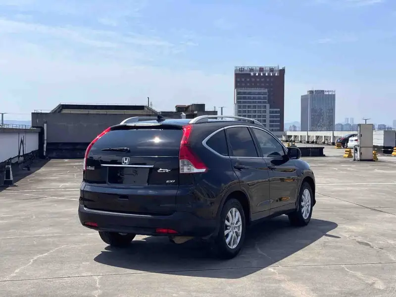 Vehicle photo 5