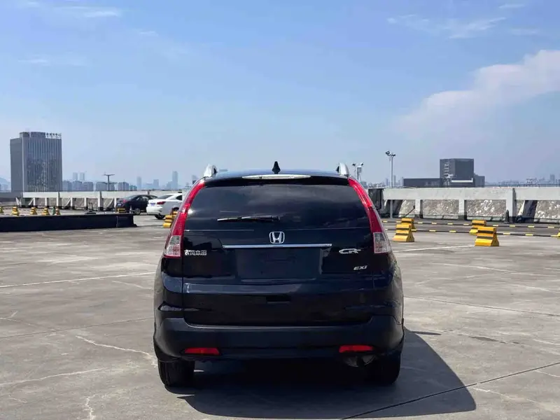 Vehicle photo 6