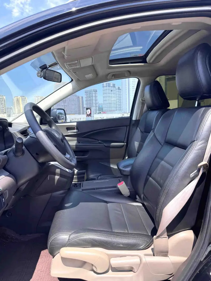 Vehicle photo 10