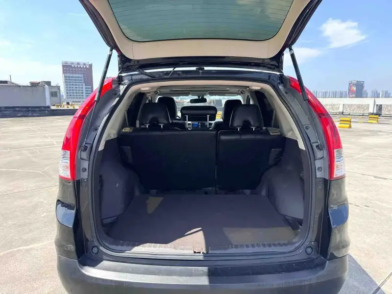 Vehicle photo 14