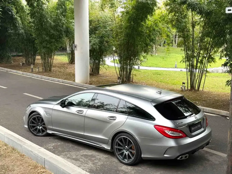 Vehicle photo 3
