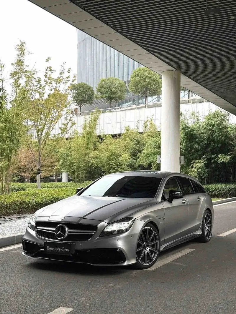 Vehicle photo 5
