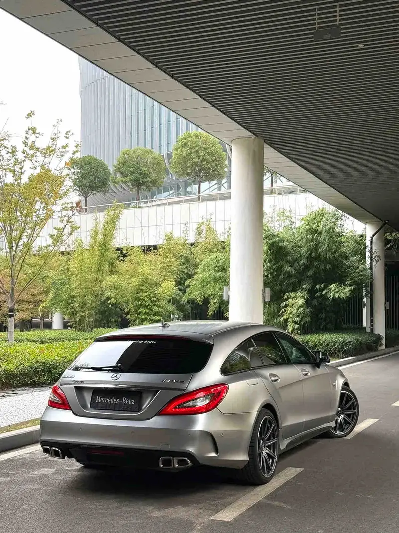 Vehicle photo 6