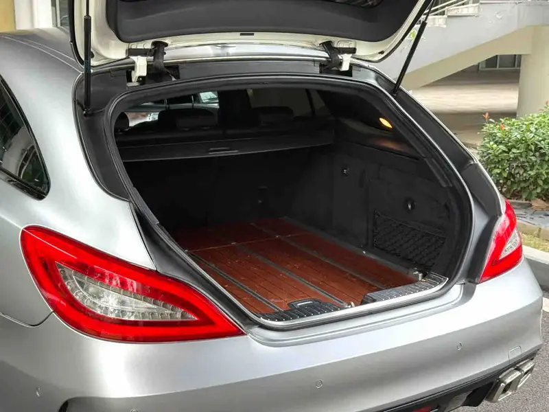 Vehicle photo 8