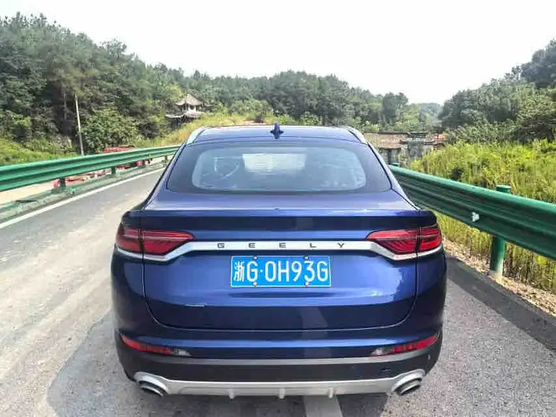 Vehicle photo 5