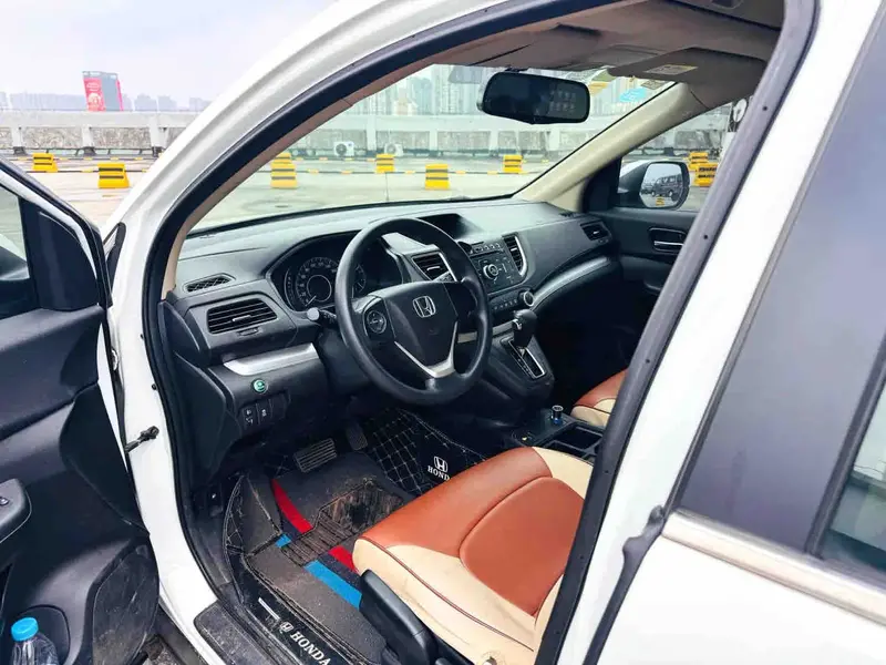 Vehicle photo 8