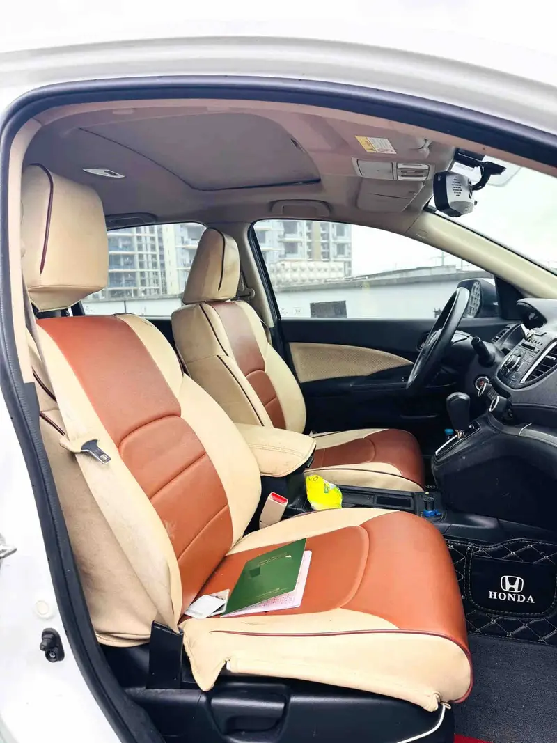 Vehicle photo 10