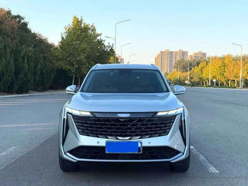 Vehicle photo 3