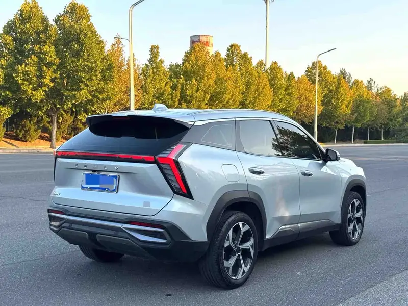 Vehicle photo 4