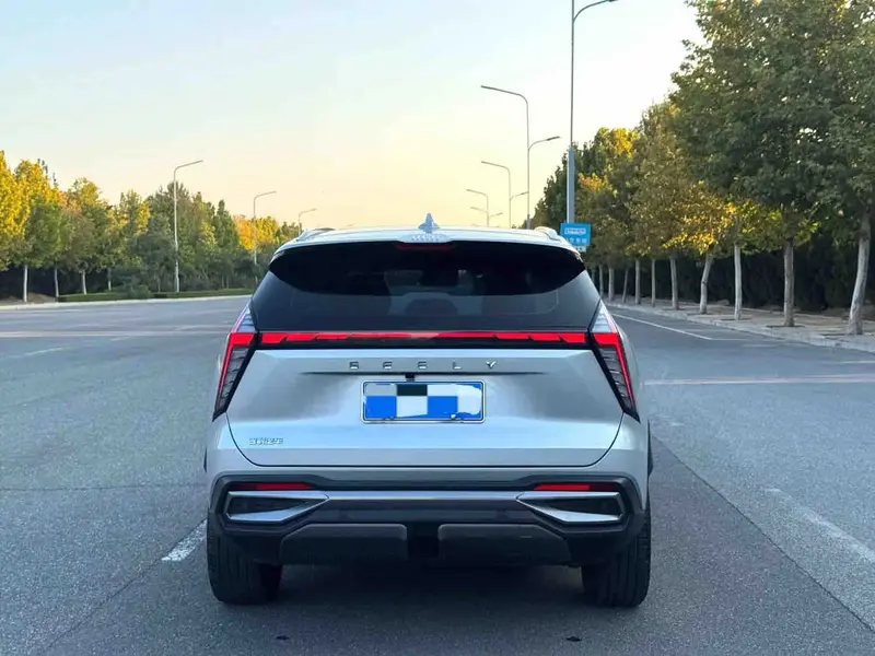 Vehicle photo 6