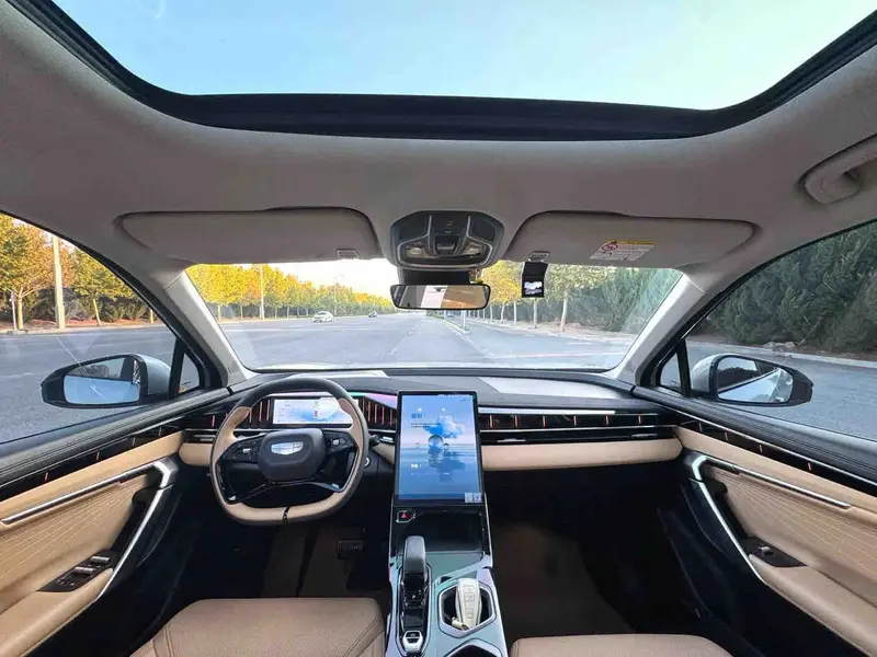 Vehicle photo 8