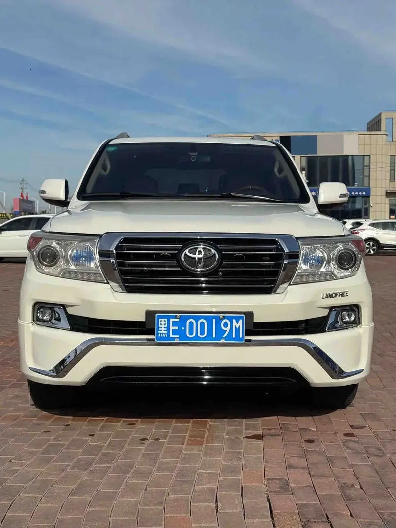 Vehicle photo 3