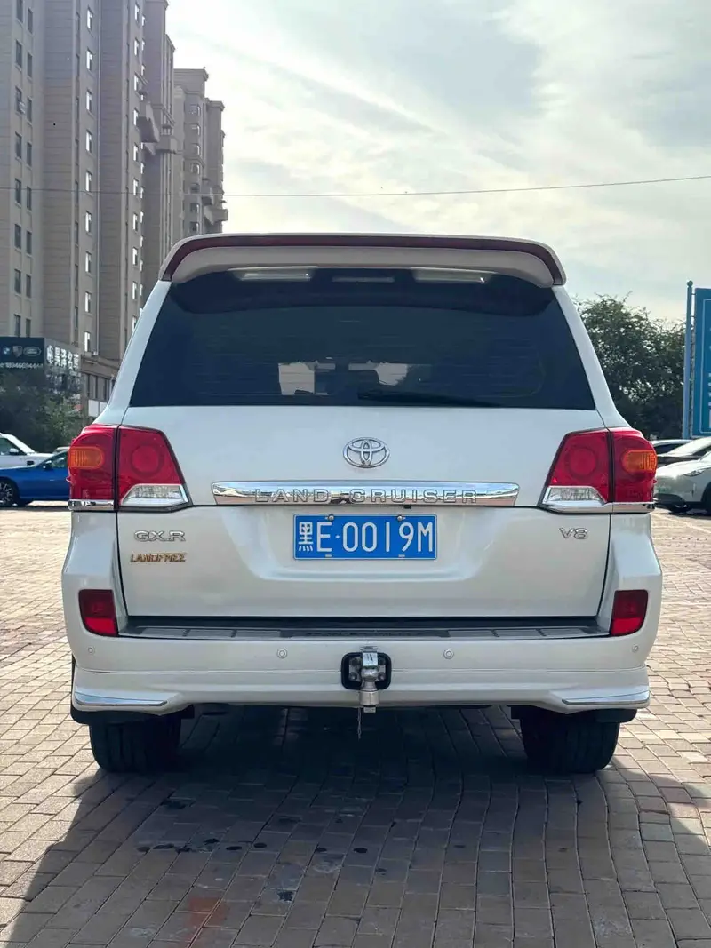Vehicle photo 5