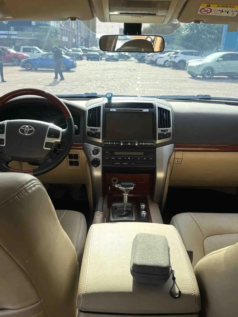 Vehicle photo 7