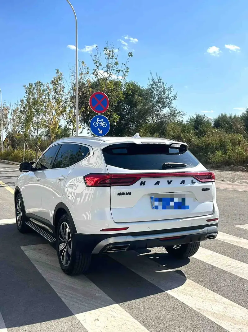 Vehicle photo 6