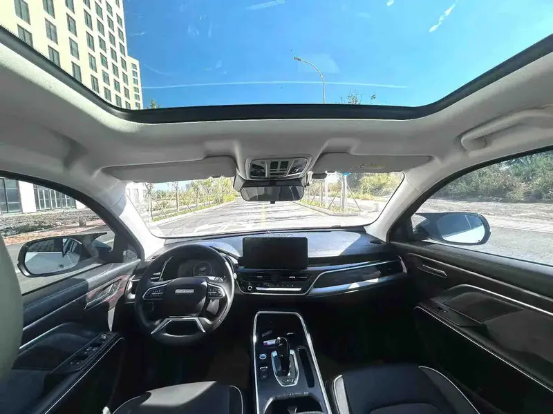 Vehicle photo 7