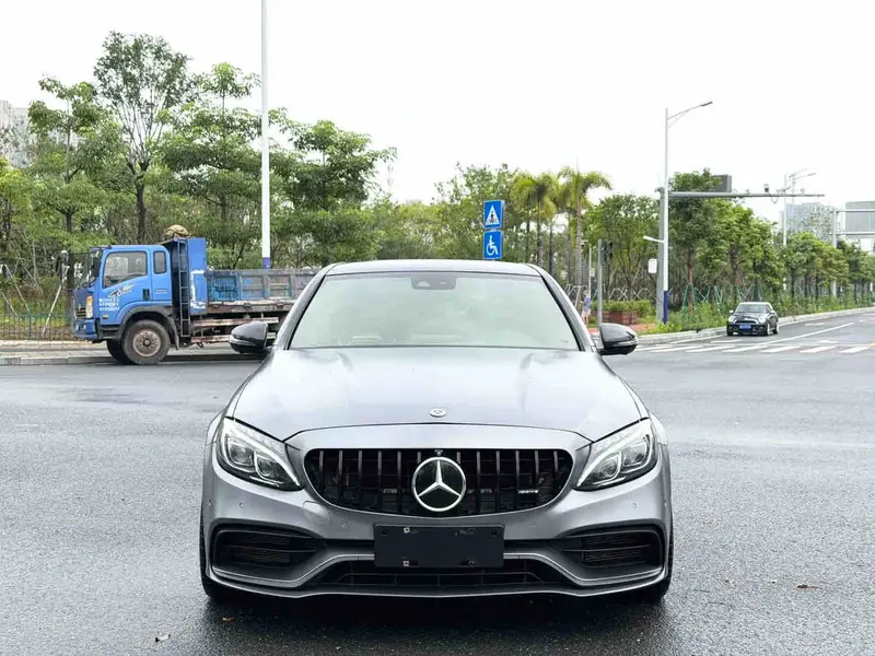 Vehicle photo 2