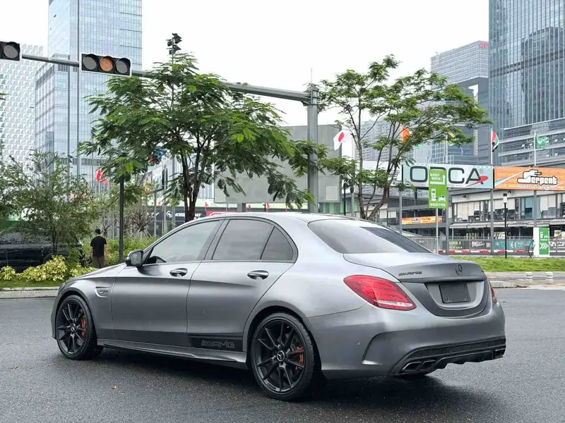 Vehicle photo 5
