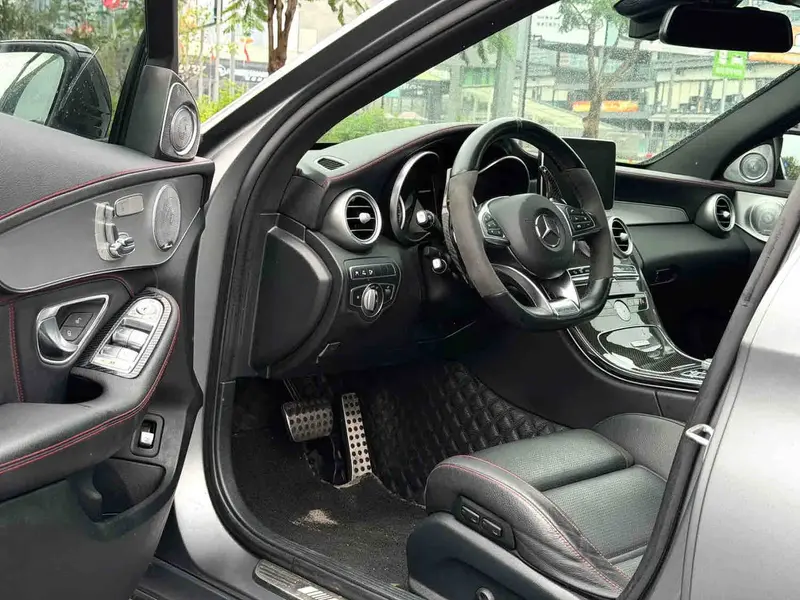 Vehicle photo 7