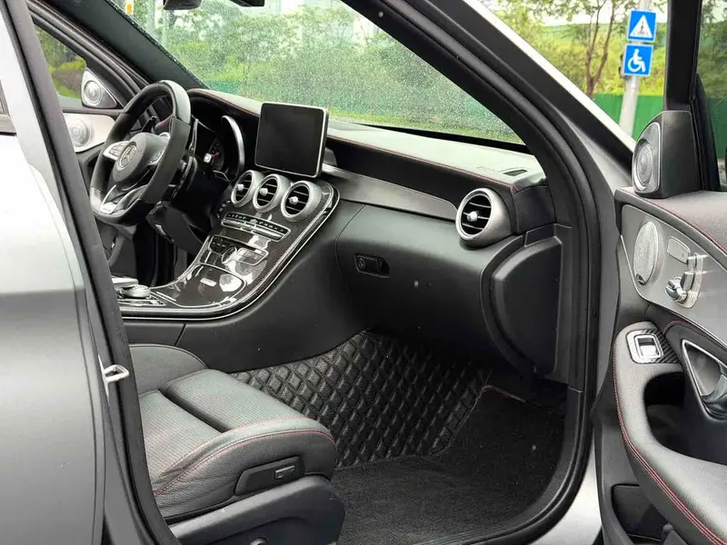 Vehicle photo 8