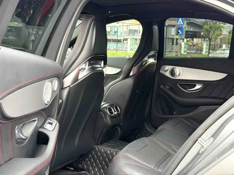 Vehicle photo 9