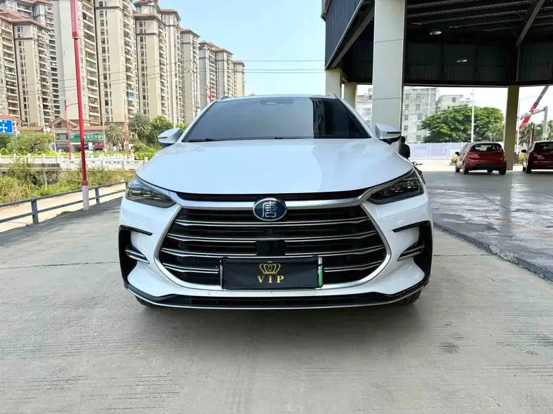 Vehicle photo 3