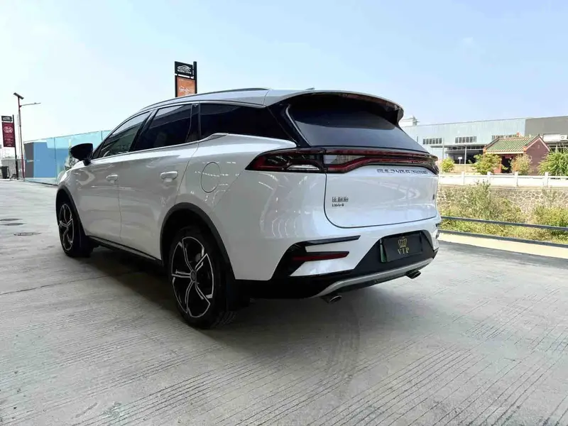 Vehicle photo 4