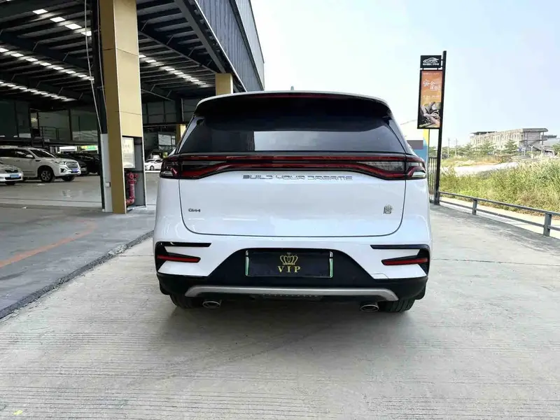Vehicle photo 5