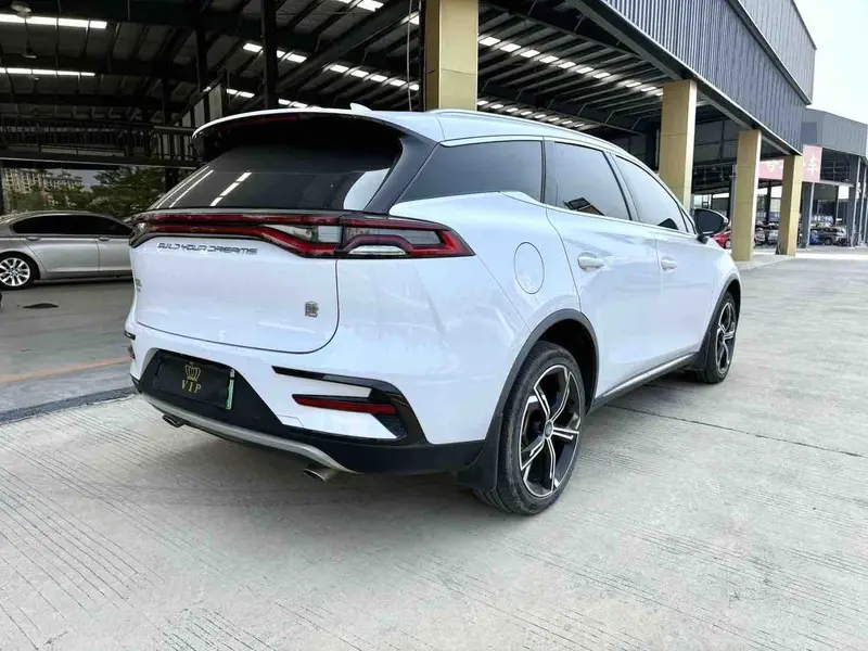 Vehicle photo 6