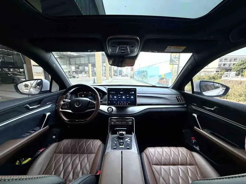 Vehicle photo 9