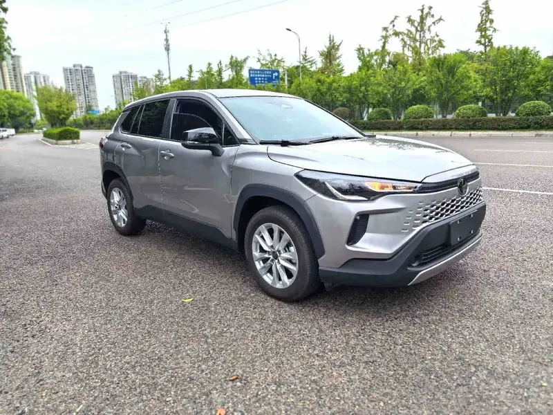 Vehicle photo 2