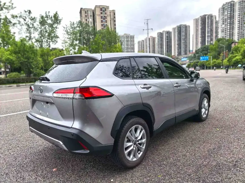 Vehicle photo 4